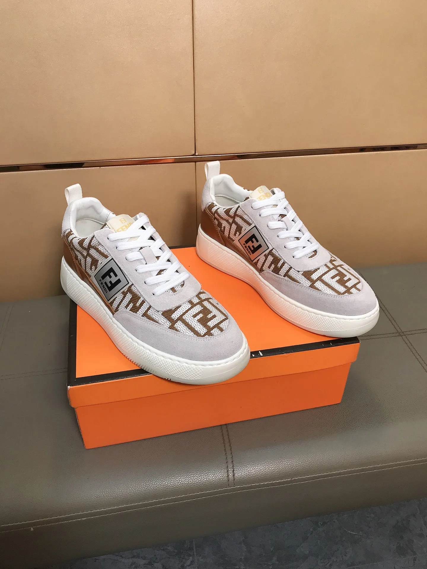 Ex-factory price 420 🔆🔆👉Fendi [Fendi] Men's new low-cut casual shoes are on the market🔥The shoe body is made of brand-specific printed fabric nubuck leather, with sheepskin lining for feet, breathable and does not cover the feet! Fashionable casual shoes 🙈Outsole is ultra-light, non-slip and wear-resistant👣 Standard size 38-44
